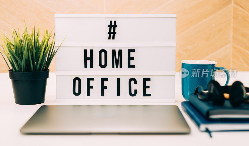 签上“home office”字样。